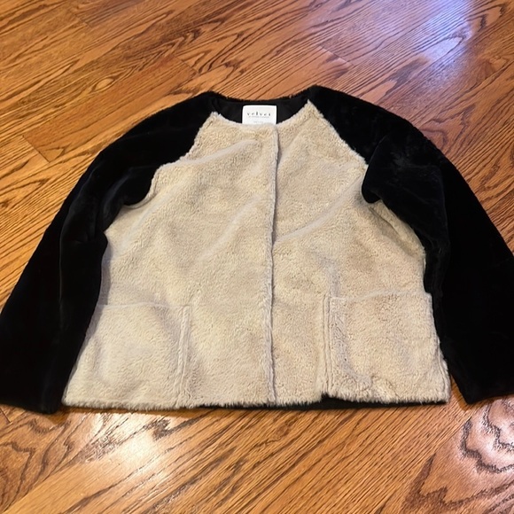 Velvet by Graham & Spencer Woman’s Black and Tan Fuzzy Jacket Size XS - Picture 2 of 6